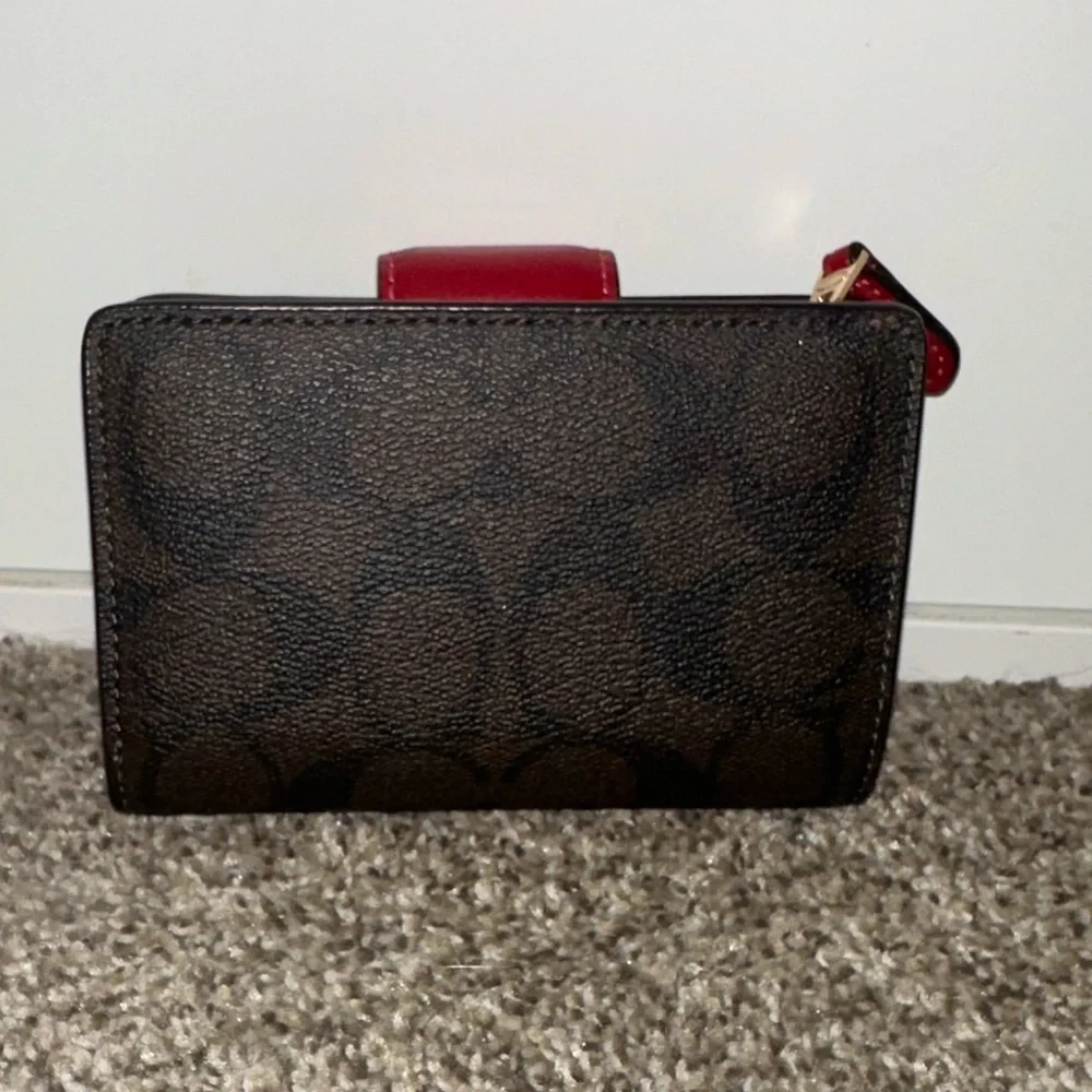 Coach Medium Corner Zip Wallet - Picture 5 of 10